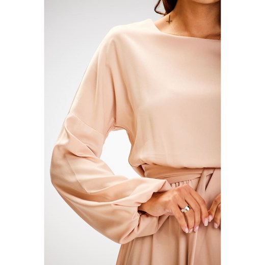 Sukienka AWAMA midi z długimi rękawami 