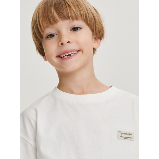 T-shirt chłopięce biały Reserved z krótkim rękawem z bawełny 