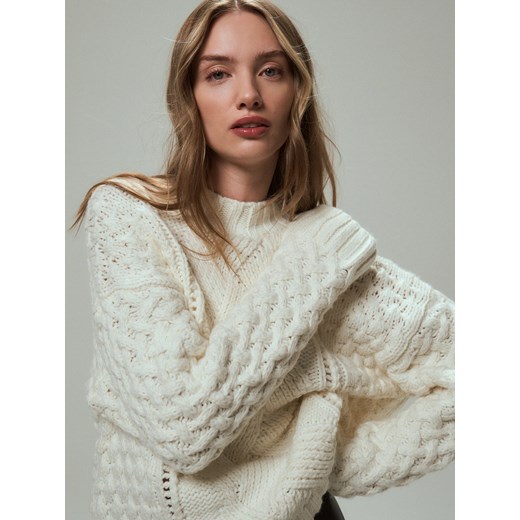 Reserved - Sweter z dekoracyjnym splotem - złamana biel ze sklepu Reserved w kategorii Swetry damskie - zdjęcie 167752493