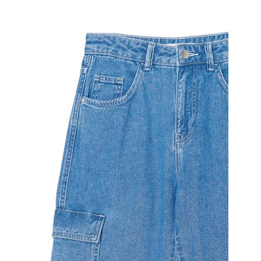 Cropp - Niebieskie jeansowe joggery cargo - niebieski ze sklepu Cropp w kategorii Jeansy damskie - zdjęcie 167773502