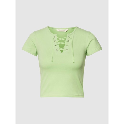 T-shirt krótki z dekoltem w serek i wiązaniem ze sklepu Peek&Cloppenburg  w kategorii Bluzki damskie - zdjęcie 167794033