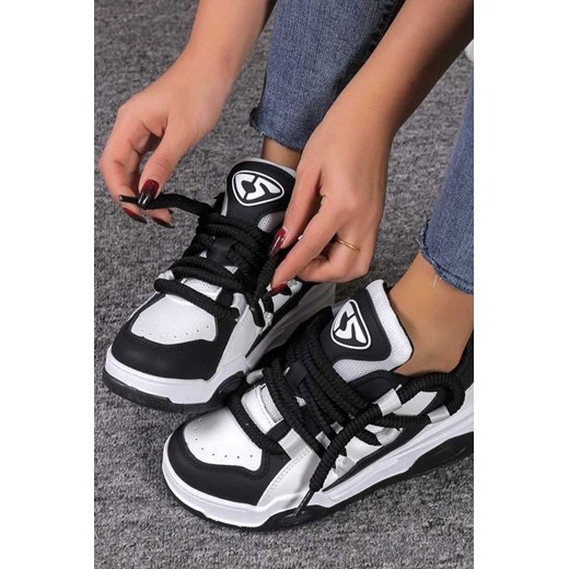 Sneakersy LEDANSA BLACK ze sklepu Ivet Shop w kategorii Buty sportowe damskie - zdjęcie 167821223