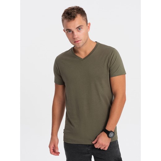 Męska klasyczna bawełniana koszulka z dekoltem w serek BASIC - ciemnooliwkowa V6 OM-TSBS-0145 ze sklepu ombre w kategorii T-shirty męskie - zdjęcie 167890130