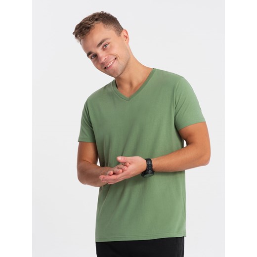 Bawełniana klasyczna męska koszulka z dekoltem w serek BASIC - zielona V10 OM-TSBS-0145 ze sklepu ombre w kategorii T-shirty męskie - zdjęcie 167890152