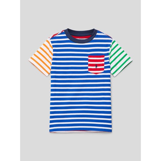 T-shirt ze wzorem w paski i wyhaftowanymi logo ze sklepu Peek&Cloppenburg  w kategorii T-shirty chłopięce - zdjęcie 167931663