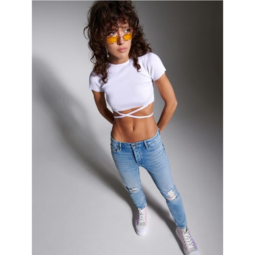 Sinsay - Crop top z wiązaniem - biały Sinsay S wyprzedaż Sinsay