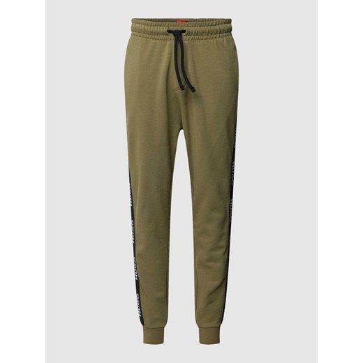 Spodnie dresowe z bawełny z lampasami model ‘Sporty’ ze sklepu Peek&Cloppenburg  w kategorii Spodnie męskie - zdjęcie 167950261