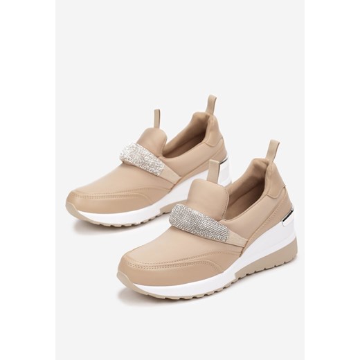 Ciemnobeżowe Wsuwane Sneakersy na Niskim Koturnie z Ozdobnym Paskiem z Przodu Renee 40 wyprzedaż renee.pl