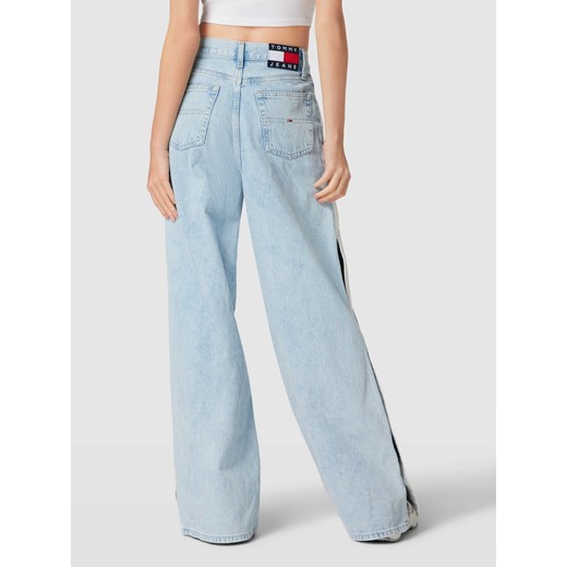 Jeansy o luźnym kroju z naszywką z logo model ‘CLAIRE’ Tommy Jeans 30/30 wyprzedaż Peek&Cloppenburg 