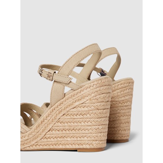 Buty na koturnie z detalem z logo model ‘ESSENTIAL’ Tommy Hilfiger 38 promocja Peek&Cloppenburg