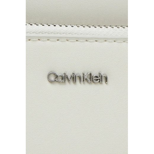 Listonoszka Calvin Klein ze skóry ekologicznej