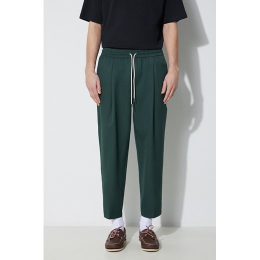 Drôle de Monsieur spodnie z domieszką wełny Le Pantalon Cropped kolor zielony proste D-BP154-PL127-FGN ze sklepu PRM w kategorii Spodnie męskie - zdjęcie 168126391