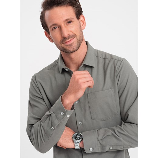 Męska koszula z kieszenią REGULAR FIT - khaki V4 OM-SHCS-0148 ze sklepu ombre w kategorii Koszule męskie - zdjęcie 168127233