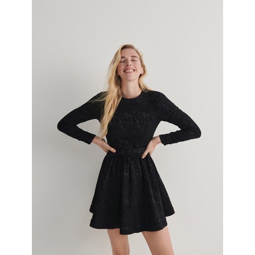 Reserved - Sukienka z paskiem - czarny ze sklepu Reserved w kategorii Sukienki - zdjęcie 168130903
