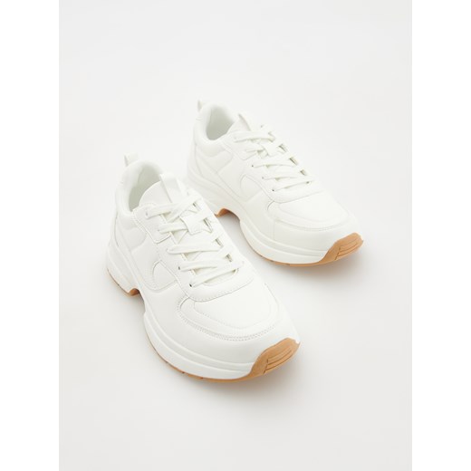 Reserved - Sneakersy z imitacji skóry - biały ze sklepu Reserved w kategorii Buty sportowe damskie - zdjęcie 168239093