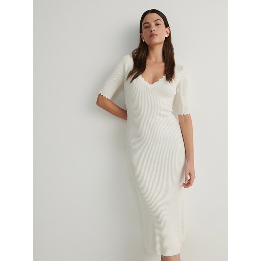 Sukienka Reserved midi beżowa na spacer