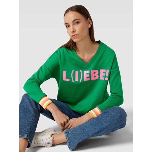 Bluza z nadrukiem z napisem i dekoltem w serek model ‘L(I)EBE!’ Miss Goodlife L Peek&Cloppenburg 