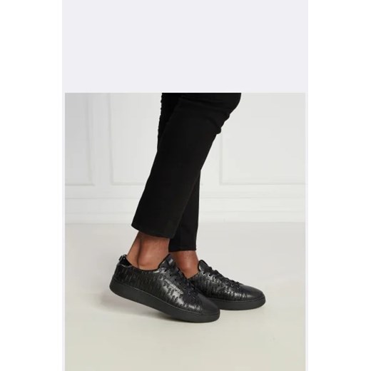 Karl Lagerfeld Skórzane sneakersy KOURT III Monogram Emboss Lo Karl Lagerfeld 45 Gomez Fashion Store promocyjna cena