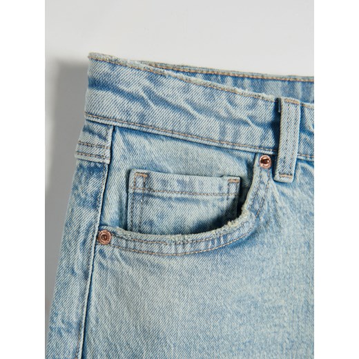 Jeansy damskie Reserved w miejskim stylu 