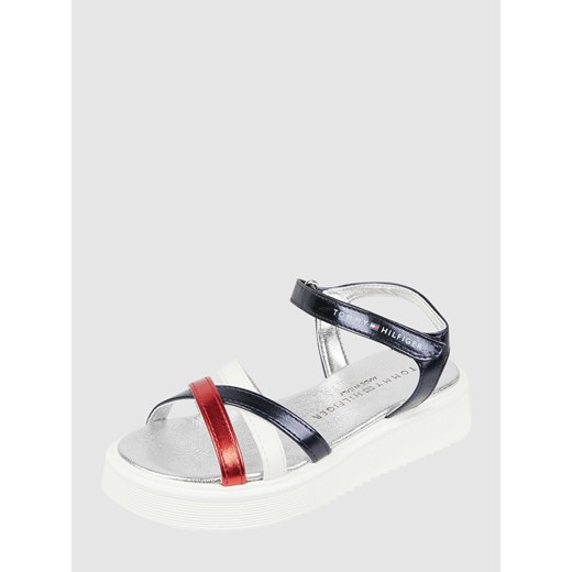 Sandały z efektem metalicznym model ‘Debora’ ze sklepu Peek&Cloppenburg  w kategorii Sandały dziecięce - zdjęcie 168272671