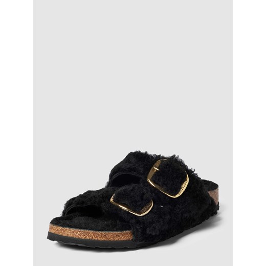 Sandały z obszyciem futerkiem model ‘Arizona’ ze sklepu Peek&Cloppenburg  w kategorii Klapki damskie - zdjęcie 168273072
