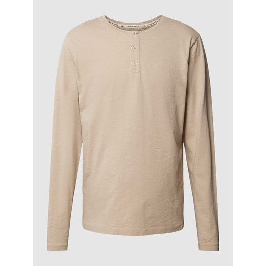 Bluzka z długim rękawem i wyhaftowanym logo model ‘HENLEY’ ze sklepu Peek&Cloppenburg  w kategorii T-shirty męskie - zdjęcie 168304853