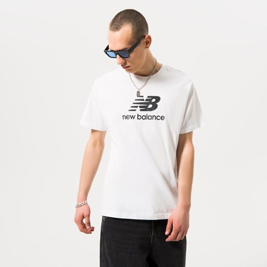 NEW BALANCE T-SHIRT NB ESSENTIALS LOGO TEE ze sklepu Sizeer w kategorii T-shirty męskie - zdjęcie 168364413