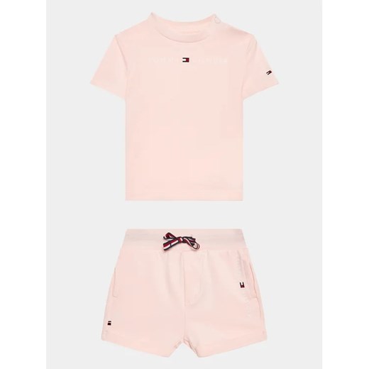 Tommy Hilfiger Komplet t-shirt i szorty sportowe Baby Essential KN0KN01488 Różowy Regular Fit ze sklepu MODIVO w kategorii Komplety niemowlęce - zdjęcie 168383004