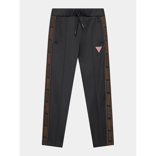 Guess Spodnie dresowe L3BQ16 KB212 Czarny Relaxed Fit ze sklepu MODIVO w kategorii Spodnie chłopięce - zdjęcie 168440582