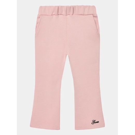 Guess Spodnie materiałowe K3BQ12 KAD74 Różowy Relaxed Fit ze sklepu MODIVO w kategorii Spodnie dziewczęce - zdjęcie 168446481