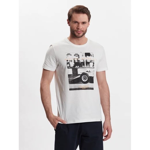 Volcano T-Shirt T-Old M02009-S23 Biały Regular Fit ze sklepu MODIVO w kategorii T-shirty męskie - zdjęcie 168501513
