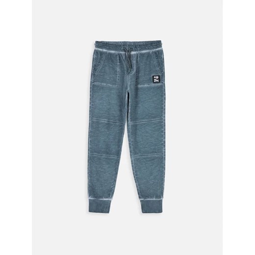 Coccodrillo Joggery ZC3120102GBJ Szary Regular Fit ze sklepu MODIVO w kategorii Spodnie chłopięce - zdjęcie 168504710