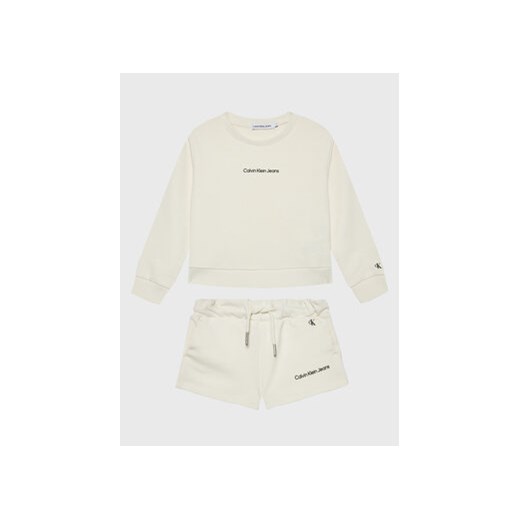 Calvin Klein Jeans Komplet dziecięcy Logo IG0IG01515 Écru Regular Fit ze sklepu MODIVO w kategorii Dresy dziewczęce - zdjęcie 168507454