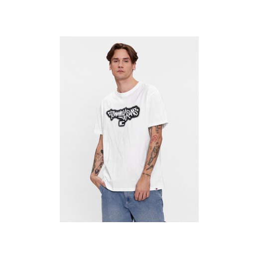 Tommy Jeans T-Shirt Spray DM0DM18272 Biały Regular Fit ze sklepu MODIVO w kategorii T-shirty męskie - zdjęcie 168515852