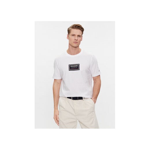 Tommy Hilfiger T-Shirt Label Hd Print Tee MW0MW34391 Biały Regular Fit ze sklepu MODIVO w kategorii T-shirty męskie - zdjęcie 168520964