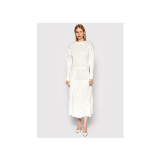 Rinascimento Sukienka dzianinowa CFM0010543003 Biały Relaxed Fit ze sklepu MODIVO w kategorii Sukienki - zdjęcie 168522844