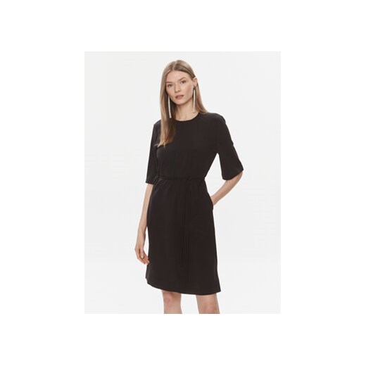 Calvin Klein Sukienka codzienna K20K206375 Czarny Regular Fit ze sklepu MODIVO w kategorii Sukienki - zdjęcie 168524000