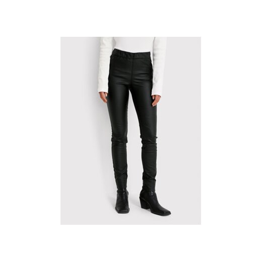 Kaffe Spodnie z imitacji skóry Ada Coated 10501626 Czarny Slim Fit ze sklepu MODIVO w kategorii Spodnie damskie - zdjęcie 168529544
