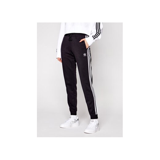 adidas Spodnie dresowe Cuffed GD2255 Czarny Slim Fit ze sklepu MODIVO w kategorii Spodnie damskie - zdjęcie 168530593
