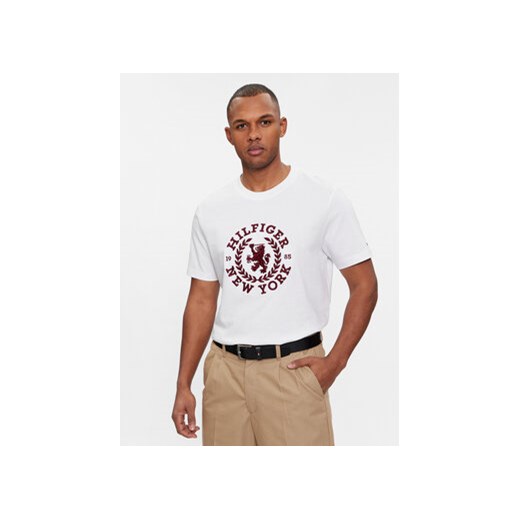 Tommy Hilfiger T-Shirt Big Icon Crest Tee MW0MW33682 Biały Regular Fit ze sklepu MODIVO w kategorii T-shirty męskie - zdjęcie 168533380