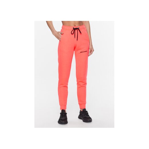 MMC Studio Spodnie dresowe Dora Różowy Relaxed Fit ze sklepu MODIVO w kategorii Spodnie damskie - zdjęcie 168533792