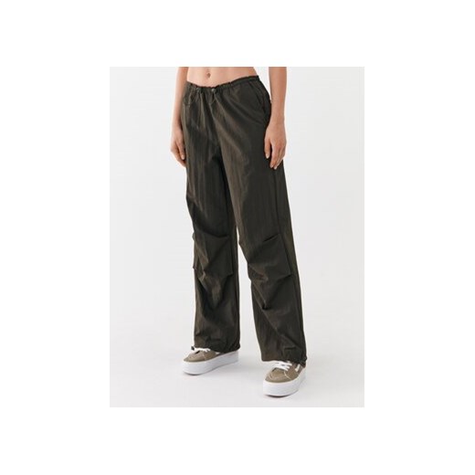 ONLY Spodnie materiałowe 15300275 Zielony Straight Fit ze sklepu MODIVO w kategorii Spodnie damskie - zdjęcie 168537470