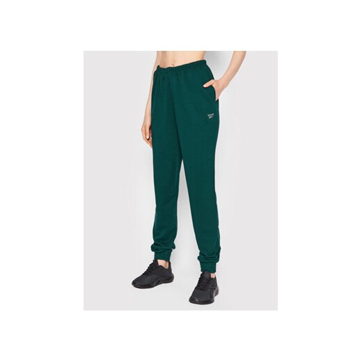 Reebok Spodnie dresowe Classics French Terry HH9745 Zielony Loose Fit ze sklepu MODIVO w kategorii Spodnie damskie - zdjęcie 168546333