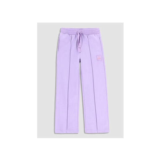 Coccodrillo Spodnie materiałowe WC3120101RPK Fioletowy Regular Fit ze sklepu MODIVO w kategorii Spodnie dziewczęce - zdjęcie 168547513