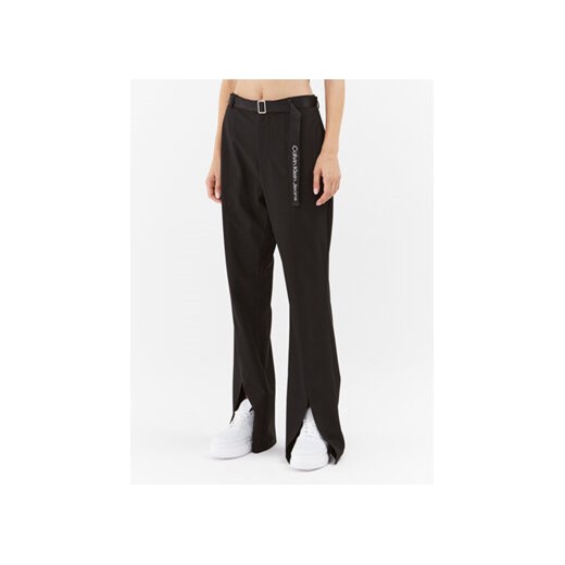 Calvin Klein Jeans Spodnie materiałowe J20J222332 Czarny Relaxed Fit ze sklepu MODIVO w kategorii Spodnie damskie - zdjęcie 168548152