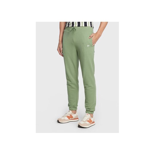 New Era Spodnie dresowe Essential 60284702 Zielony Relaxed Fit ze sklepu MODIVO w kategorii Spodnie męskie - zdjęcie 168548370