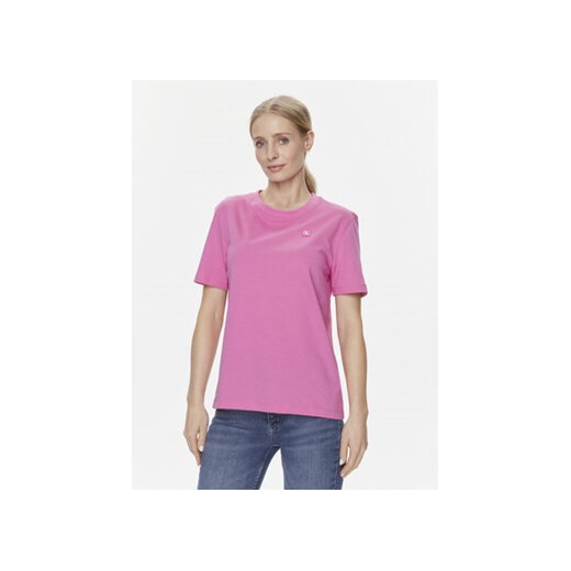 Calvin Klein Jeans T-Shirt J20J223226 Różowy Regular Fit ze sklepu MODIVO w kategorii Bluzki damskie - zdjęcie 168549904