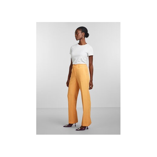 YAS Spodnie materiałowe 26028860 Pomarańczowy Regular Fit ze sklepu MODIVO w kategorii Spodnie damskie - zdjęcie 168550924
