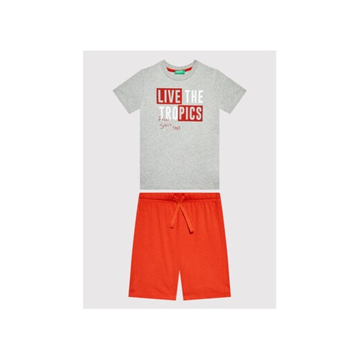 United Colors Of Benetton Komplet t-shirt i spodenki 3096CK002 Szary Regular Fit ze sklepu MODIVO w kategorii Komplety chłopięce - zdjęcie 168551914