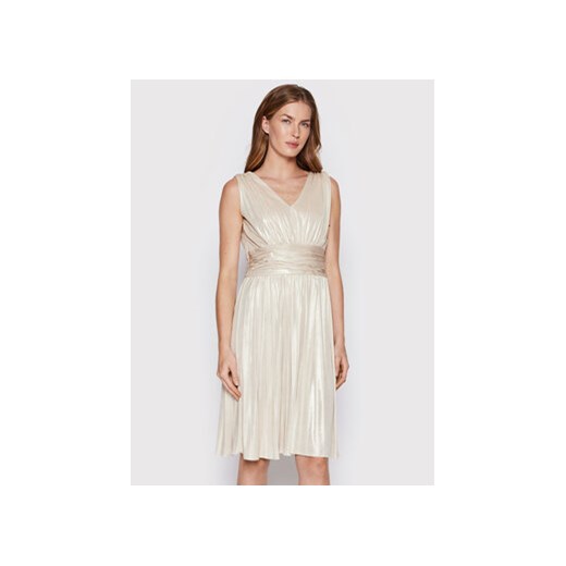 Rinascimento Sukienka koktajlowa CFC0108628003 Złoty Regular Fit ze sklepu MODIVO w kategorii Sukienki - zdjęcie 168553182